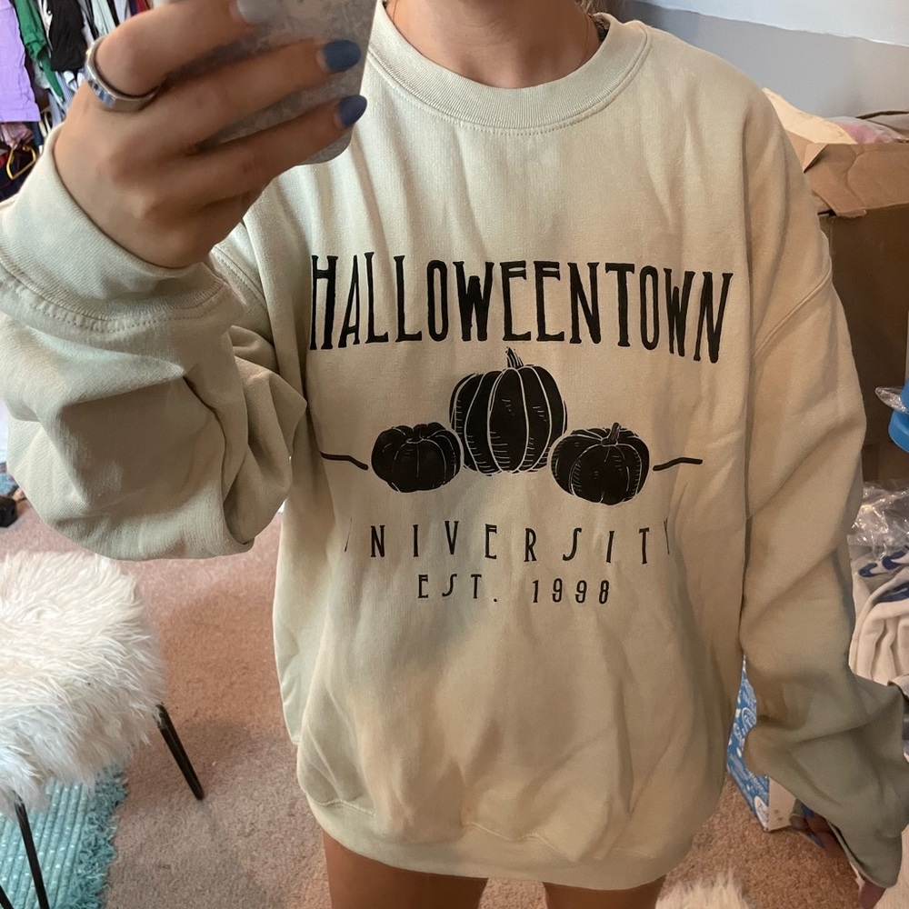 NWOT Halloweentown Graphic Sweatshirt